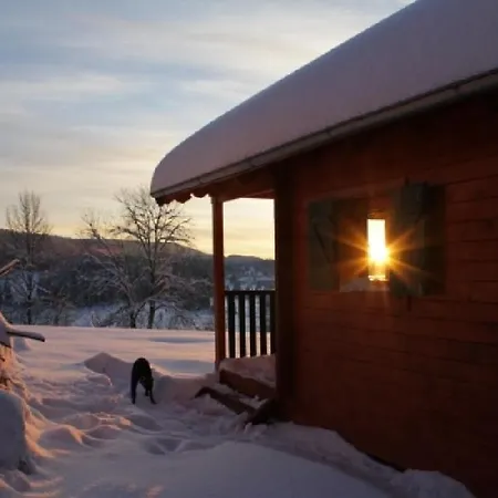Camping-chalets La Faviere 2*