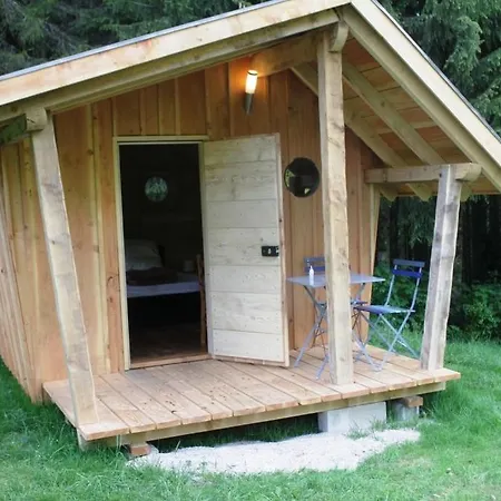 Camping-chalets La Faviere 2* Lac des Rouges Truites