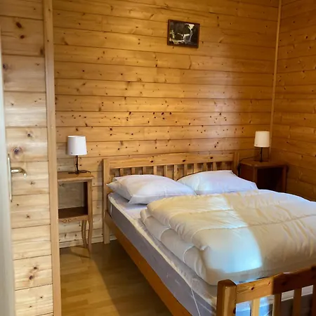 Camping-chalets La Faviere 2* Lac des Rouges Truites