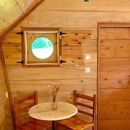 Camping-chalets La Faviere Kamp alanı Lac des Rouges Truites