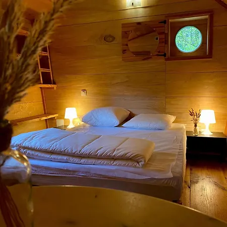 Camping-chalets La Faviere 2*