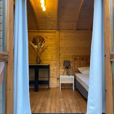 Camping-chalets La Faviere Kamp alanı